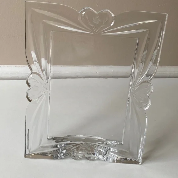 Beautiful Heavy Glass 5x7 Picture Frame - Picture 1 of 7